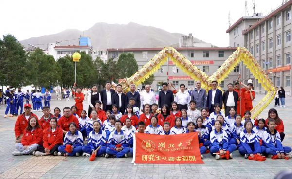 【长江日报】湖北大学支教研究生在西藏山南中学成立首支舞龙队,中国